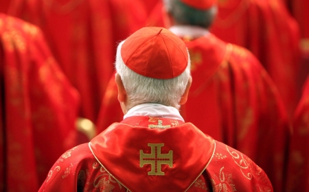 В Ватикане стартовал конклав: кардиналы выбирают нового Папу Римского