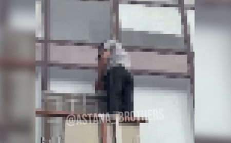 Астанада 3-ші қабат терезесінде асылып тұрған адамның денесі табылды (ВИДЕО)