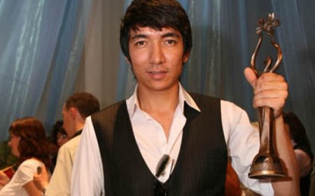 Қоғам Әлішер Кәрімовке Халық әртісін берген биліктің шешімін түсінбей жатыр