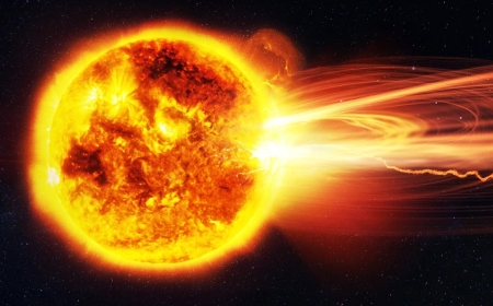 На Солнце зафиксирована мощная вспышка: стоит ли ждать последствий для Земли