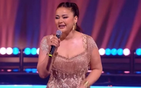 «Тойда жүрмін деп ойлады-ау»: Тұрсынбек Қабатовтың әйелі тікелей эфирде шатасып, ұятқа қалды