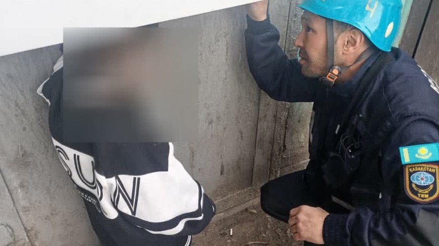 МЧС вызволило мальчика, застрявшего в аппарате с питьевой водой в Экибастузе