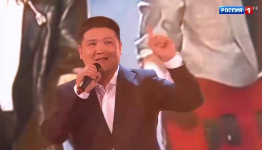 Қазақ полицейі Андрей Малаховтың бағдарламасында көпшілікті өнерімен тәнті етті