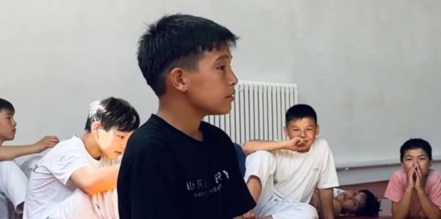«Жылағым кеп кетті»: Жаттығу залында «Балқадиша» әнін айтқан жас дзюдошы жұртты сүйсінтті (ВИДЕО)