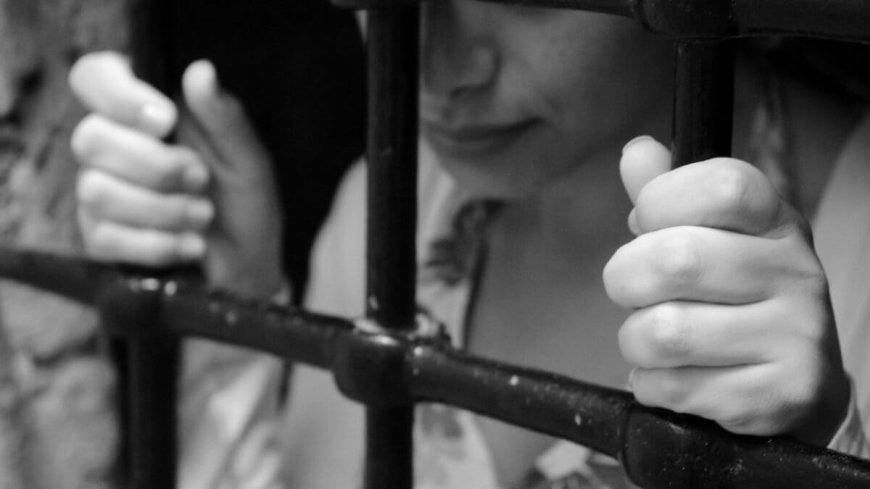 Полицейского приговорили к 9 годам за изнасилование заключённой в Шымкенте
