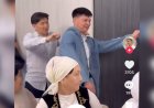 Сәкен Майғазиев құдасының иығына шапан емес, джинс жапты