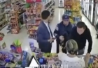 Ішімдік сатудан бас тартқан: Ақтауда кассир әйелді ұрған ер адам сотталып кетті
