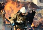 Құтқарушылар жанып жатқан үйден 30 адамды эвакуациялады
