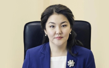 «Өте қарапайым»: Экс-министр Ажар Ғиният ауылдағы 40 жылдық кешке қатысты