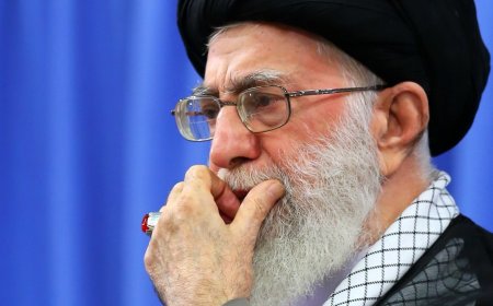 Иранның рухани көсемі аятолла Әли Хаменеи отбасымен бірге бункерде тығылып отыр - БАҚ