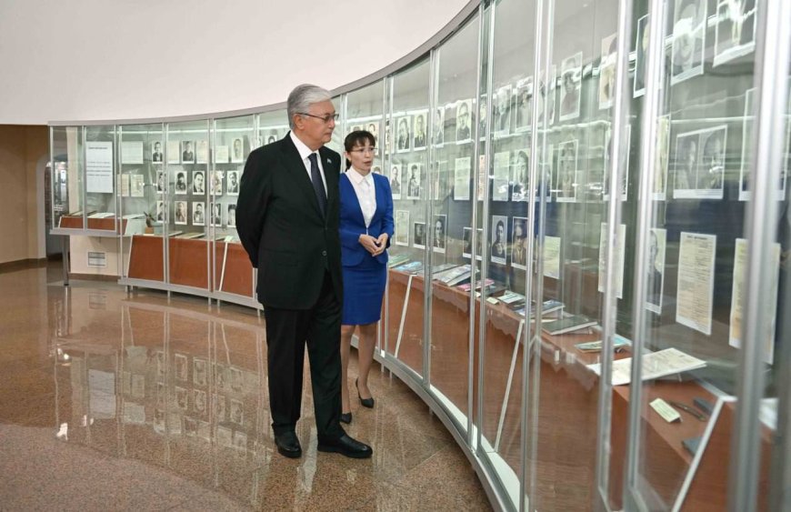 Президент Токаев осмотрел музей "АЛЖИР"