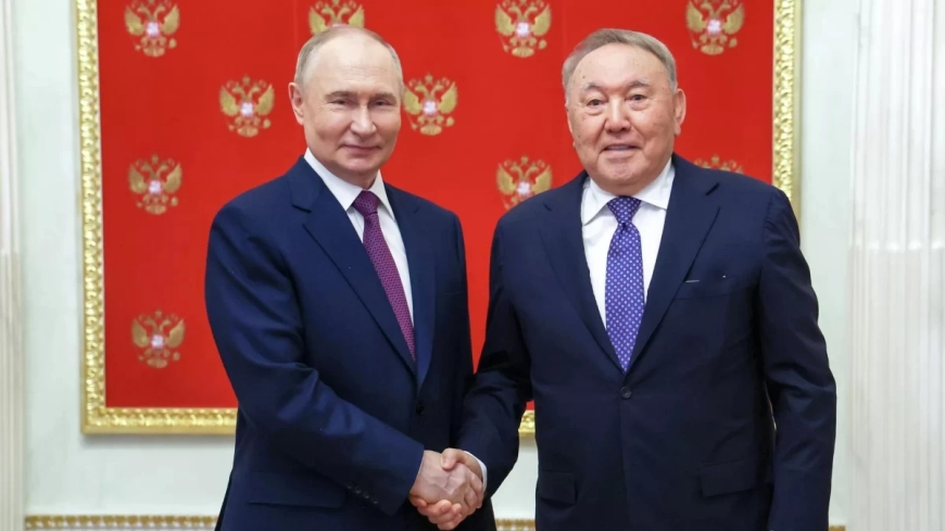 Айдос Үкібай Назарбаевтың Путинмен не себепті кездескенін айтты