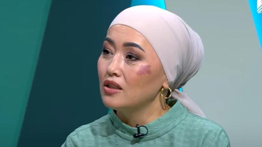 «Иіскеуім керек, алдыма отыр»: Белгілі әнші бастығынан қысым көргенін мәлімдеді