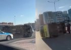 Астанада жедел жәрдем көлігі аударылып, адамдар зардап шекті (ВИДЕО)
