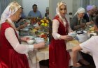 Амилайдың келін болып, шай құйып отырған видеосы тарады