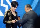 Димаш Құдайберген Қырғызстанның халық әртісі атағын алды