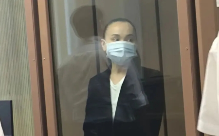 «Соққыға жықты»: Перизат Қайрат тергеушілер тарапынан қысым көргенін айтып, жылап қалды