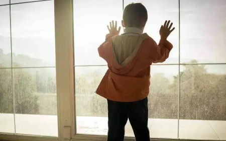 Павлодарда үшінші қабаттан құлаған бүлдіршін көз жұмды