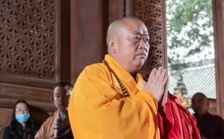 Кунг-фу отаны саналатын ғибадатхананың басшысы бірнеше әйелден некесіз бала сүйген – БАҚ