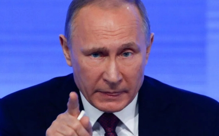 Путин экстремистік материал іздегендерге айыппұл салатын заңға қол қойды