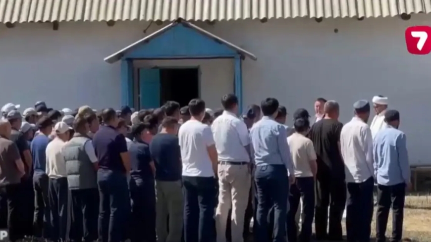 Үржар ауданында жол-көлік оқиғасынан қаза болған үш бала жер қойнына тапсырылды