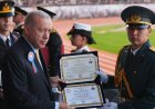 Ердоған қазақ офицеріне диплом табыстады