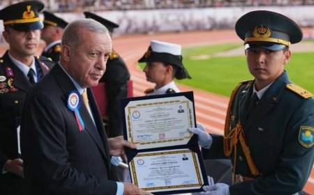 Ердоған қазақ офицеріне диплом табыстады