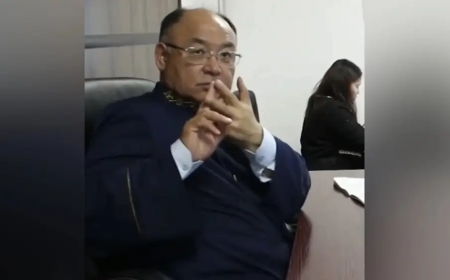 «Түрмеге тығамын деген сөз»: Мәжіліс депутаты Сот төрағасының қимылының не мағына беретінін түсіндірді