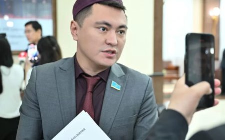 «Қызметіңнен кетші, өтініш!»: Депутат Дәулет Мұқаевтың жазбасы елдің ашуын тудырды