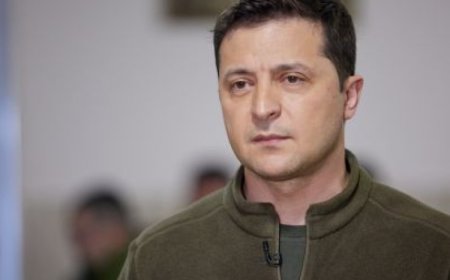 Зеленский президенттік қызметтен қашан кететінін мәлімдеді