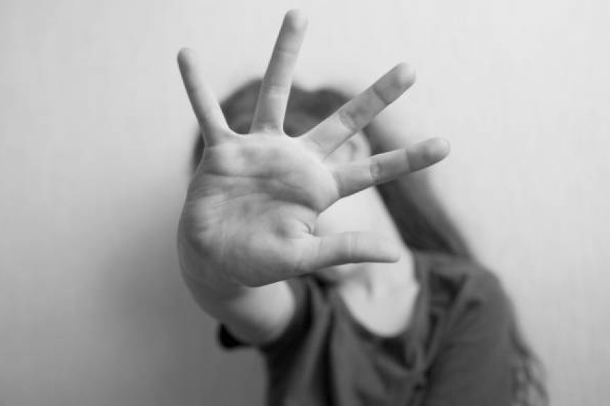 Қыздардың шалбарына сиып жатқан видеосы