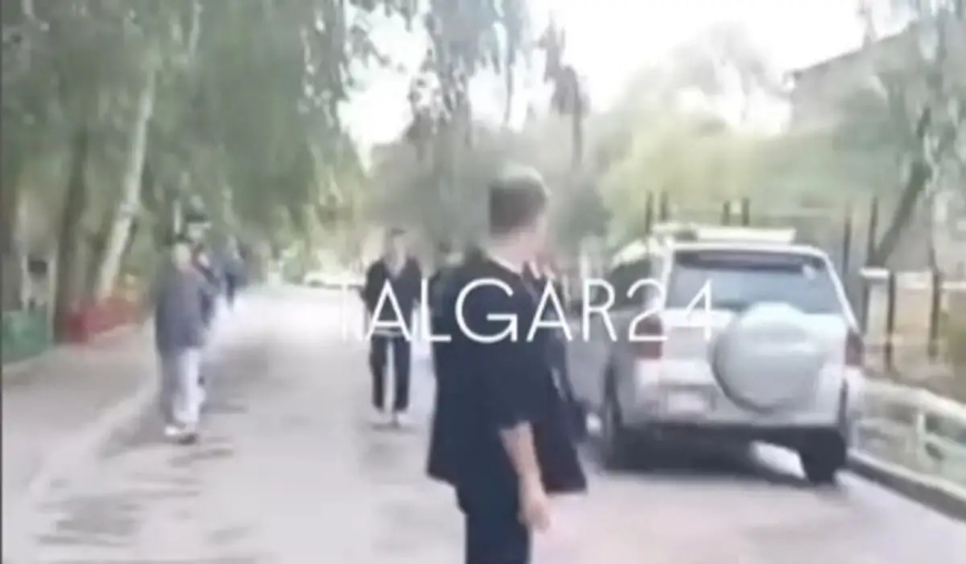Талғарда мас адам аулада жүрген балаларды пышақтап өлтірмек болды