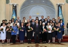 Президент білім саласына елеулі үлес қосқан бір топ ұстазды марапаттады
