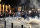 Грузиядағы наразылық: демонстранттар президент сарайына басып кіруге тырысты