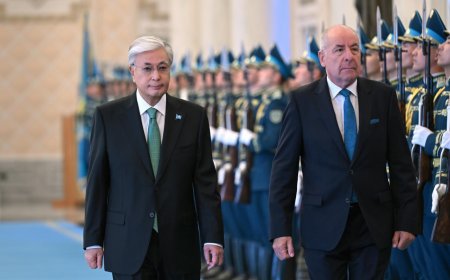 Тоқаев Мажарстан президентін салтанатты түрде қарсы алды
