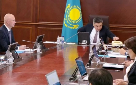 Жұлдыз Сүлейменова ант беріп жатқанда Бектенов залдан шығып кетті