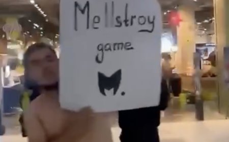 Үй ұтып алғысы келген: Астанада сауда орталығында жалаңаш жүрген блогер қамауға алынды