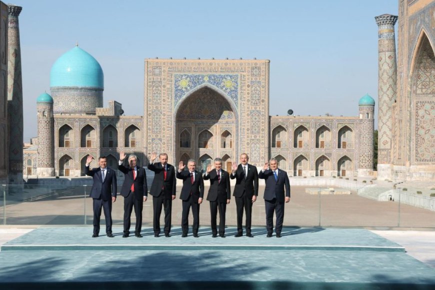 Компиляция сперму на сиськи Ұйықтап жатқанды және бейнені жалады