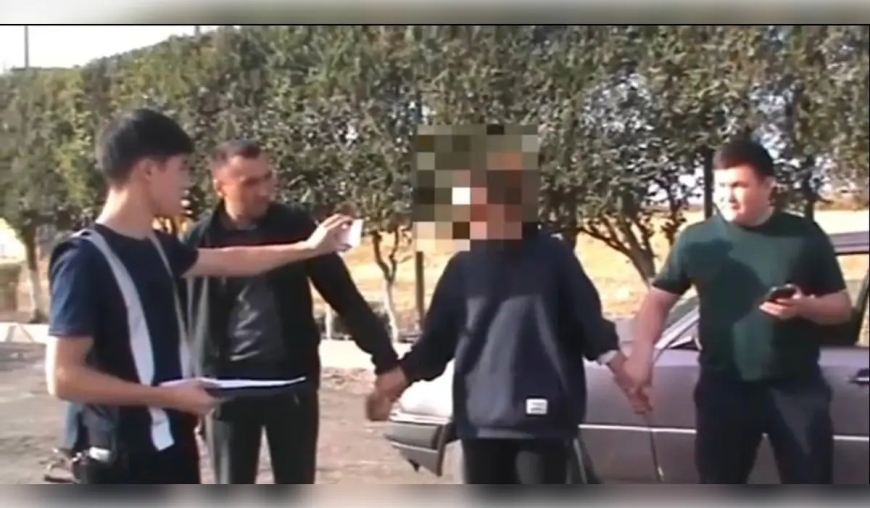 Алматыдан Талдықорғанға жолға шыққан бойжеткенді полиция ұстап әкетті