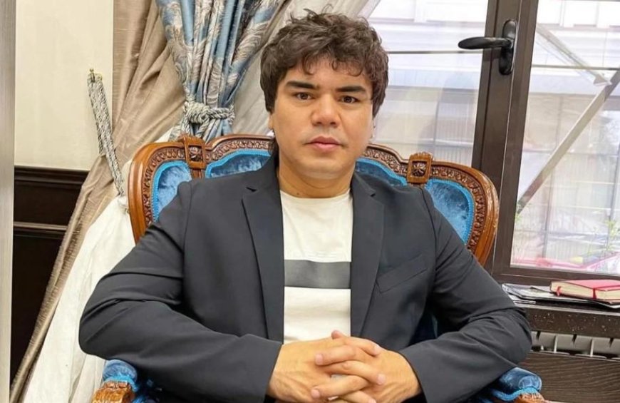 «Адам менсінбейді»: желіде Кенжебек Жанәбіловтің тыңдарманын итеріп жіберген видеосы тарады
