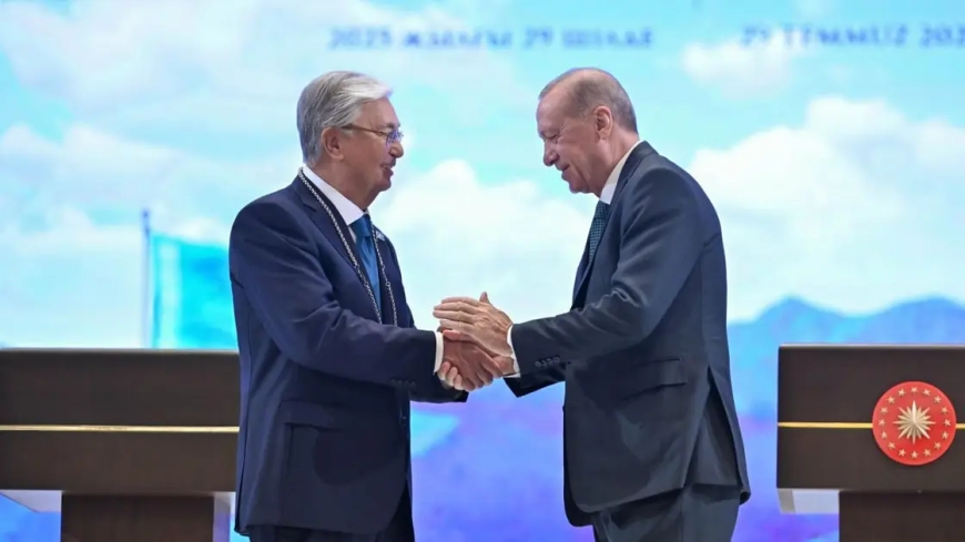 Тоқаев Түркия президенті мен халқын ұлттық мейраммен құттықтады