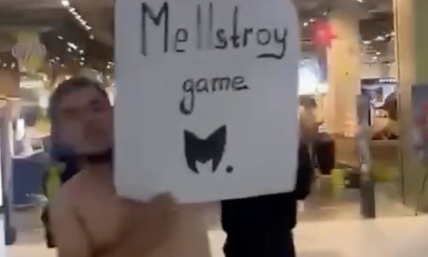 Үй ұтып алғысы келген: Астанада сауда орталығында жалаңаш жүрген блогер қамауға алынды