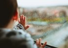 Атырауда екі жастағы бала терезеден құлап ажал құшты