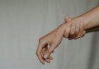Балаларын терезеден лақтырып жіберген әйел қылмыстық жауапқа тартылмайтын болды