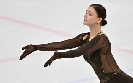 Тарихи медаль: Мәнерлеп сырғанаушы Софья Самоделкина Гран-при кезеңінде күміс жүлде иеленді