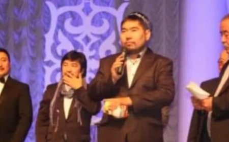 «Көрермендер ауру, жынды ғой»: Белгілі ақын Бекболат Тілеуханның айтыстағы опасыздығын жайып салды