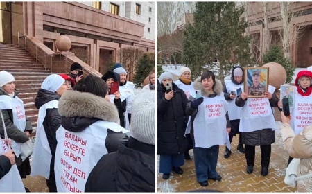 Астанада әскерде ұлынан айырылған аналар жиналды: Тоқаев Бас прокурорға тапсырма берді