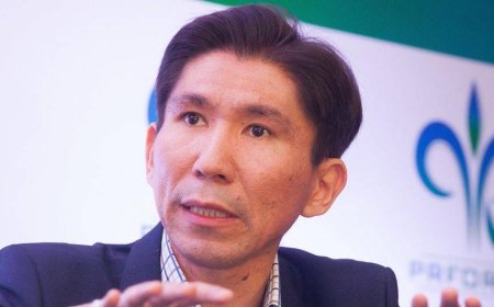 «Желтоқсаншы жастарды азаптаған»: Желіде Досым Сәтбаевтың әкесіне қатысты ақпарат тарады