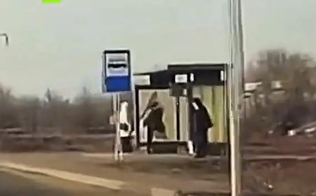 Әйелімен ұрысып қалған ақтөбелік аялдаманы қиратып тастаған (ВИДЕО)