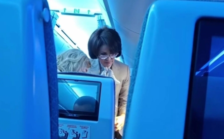 Министр ұшақта жолаушыны құтқарып қалды